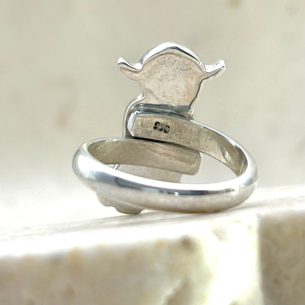 Vue arrière de la bague Yara Hibou ajustable en argent