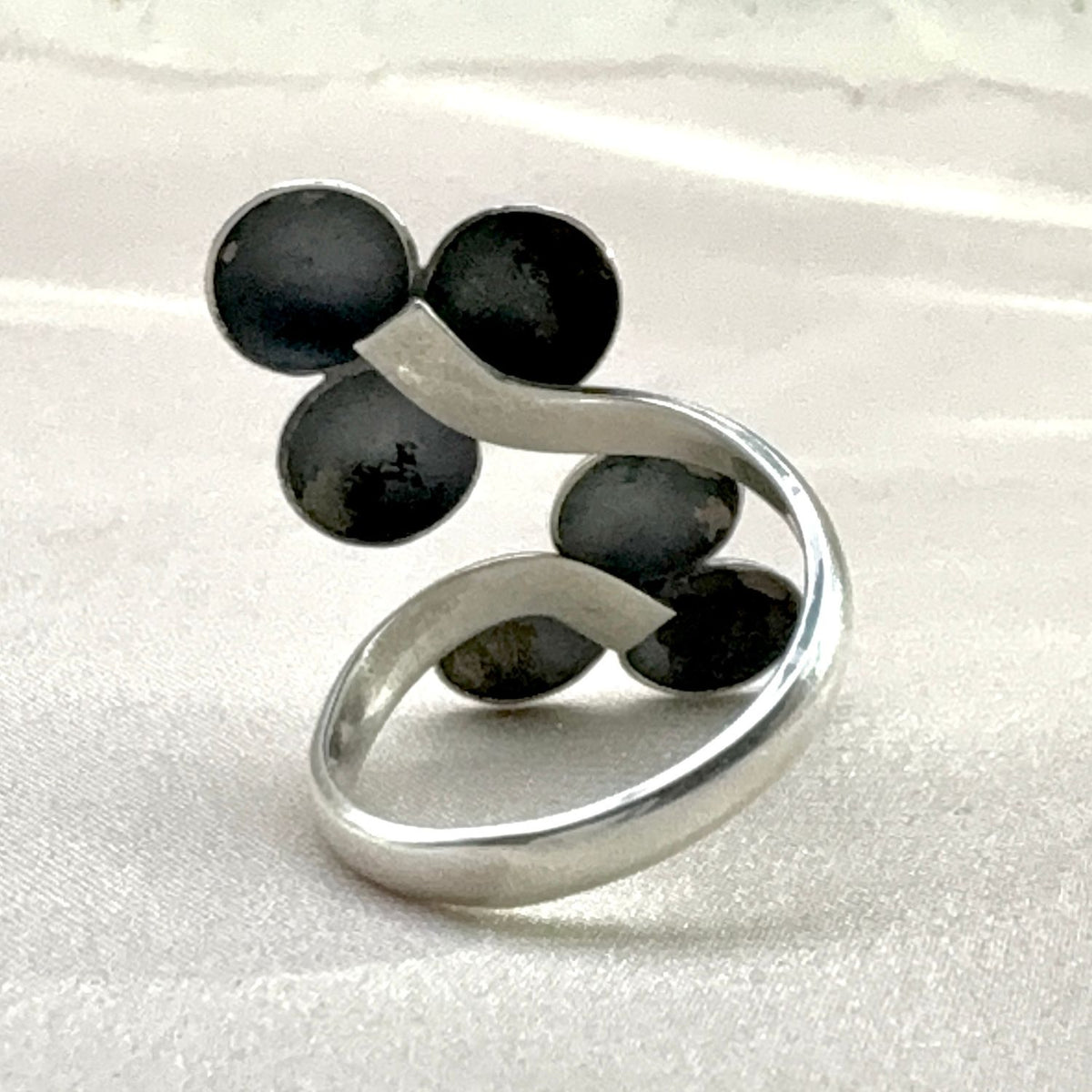 Bague Duo Fleur ajustable en argent vue arrière de l’anneau