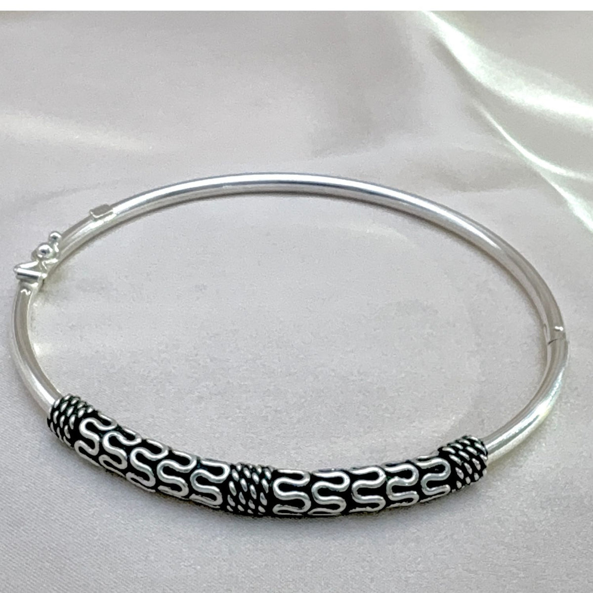 Bracelet jonc Tressé en argent vue d’ensemble