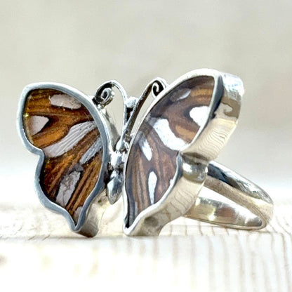 Bague Azura Brun nacré ajustable en argent – vue de profil