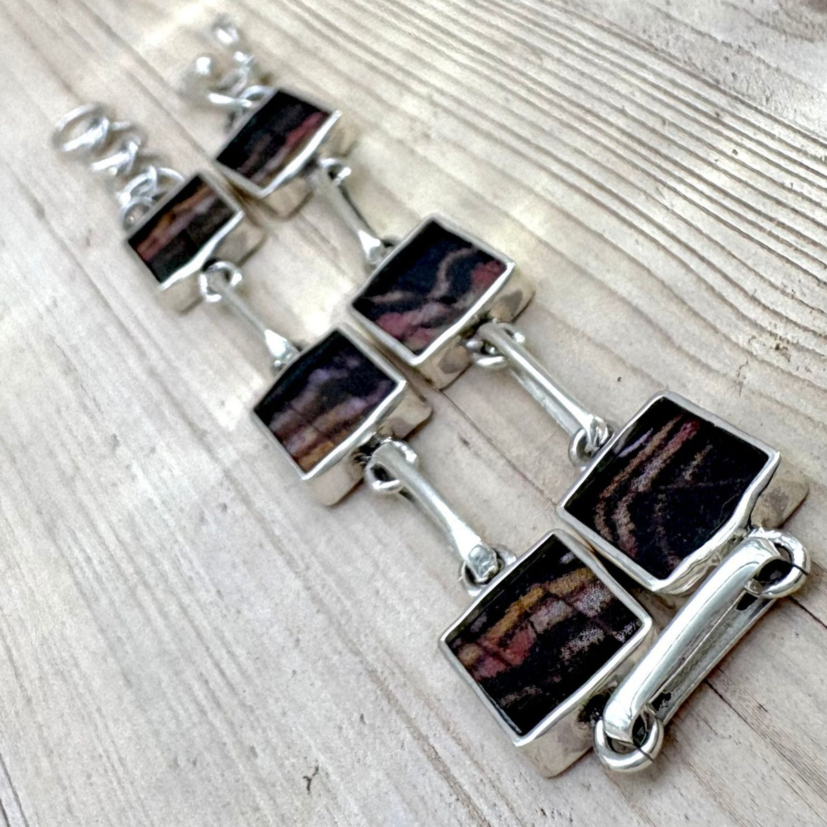Bracelet Aelya Carré Brun ambré en argent et ailes de papillon