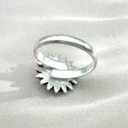 Bague Tournesol ajustable en argent – vue arrière de l’anneau 