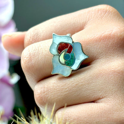  Bague Alba portée à la main en argent et pierres naturelles
