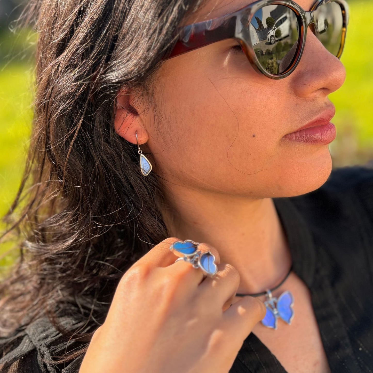 Bague Azura avec autres bijoux de la collection Éclosion
