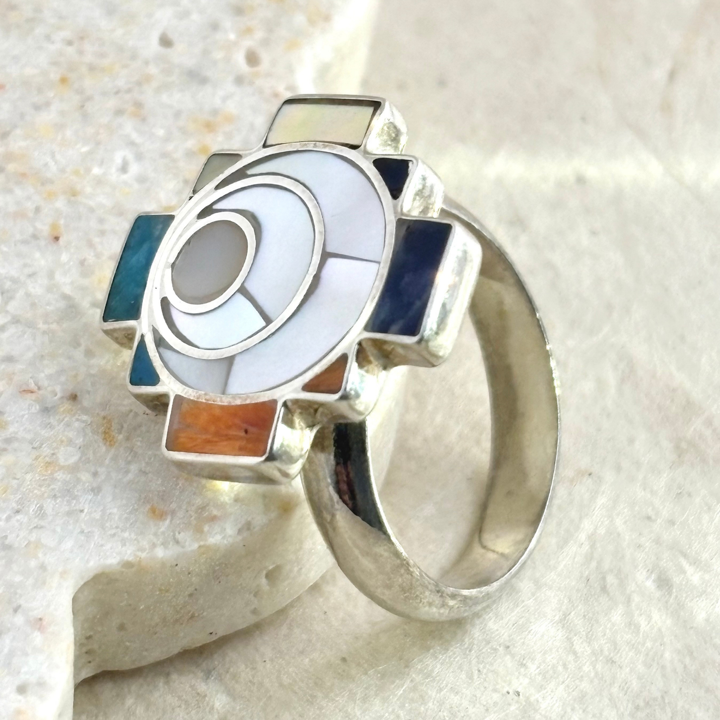 Bague Chakana ajustable en argent avec incrustations minérales Nacre Lunaire