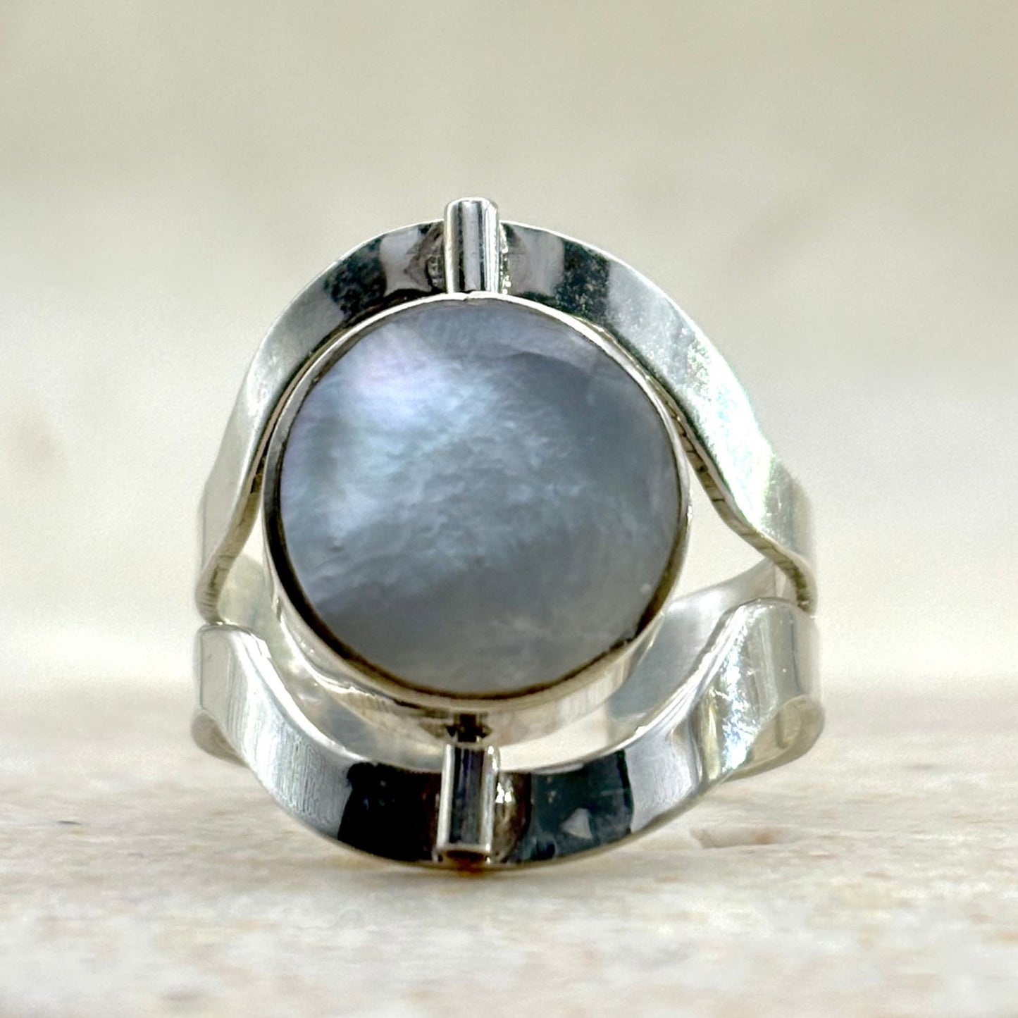 Bague Réversible en argent avec nacre – pierre naturelle aux reflets nacrés