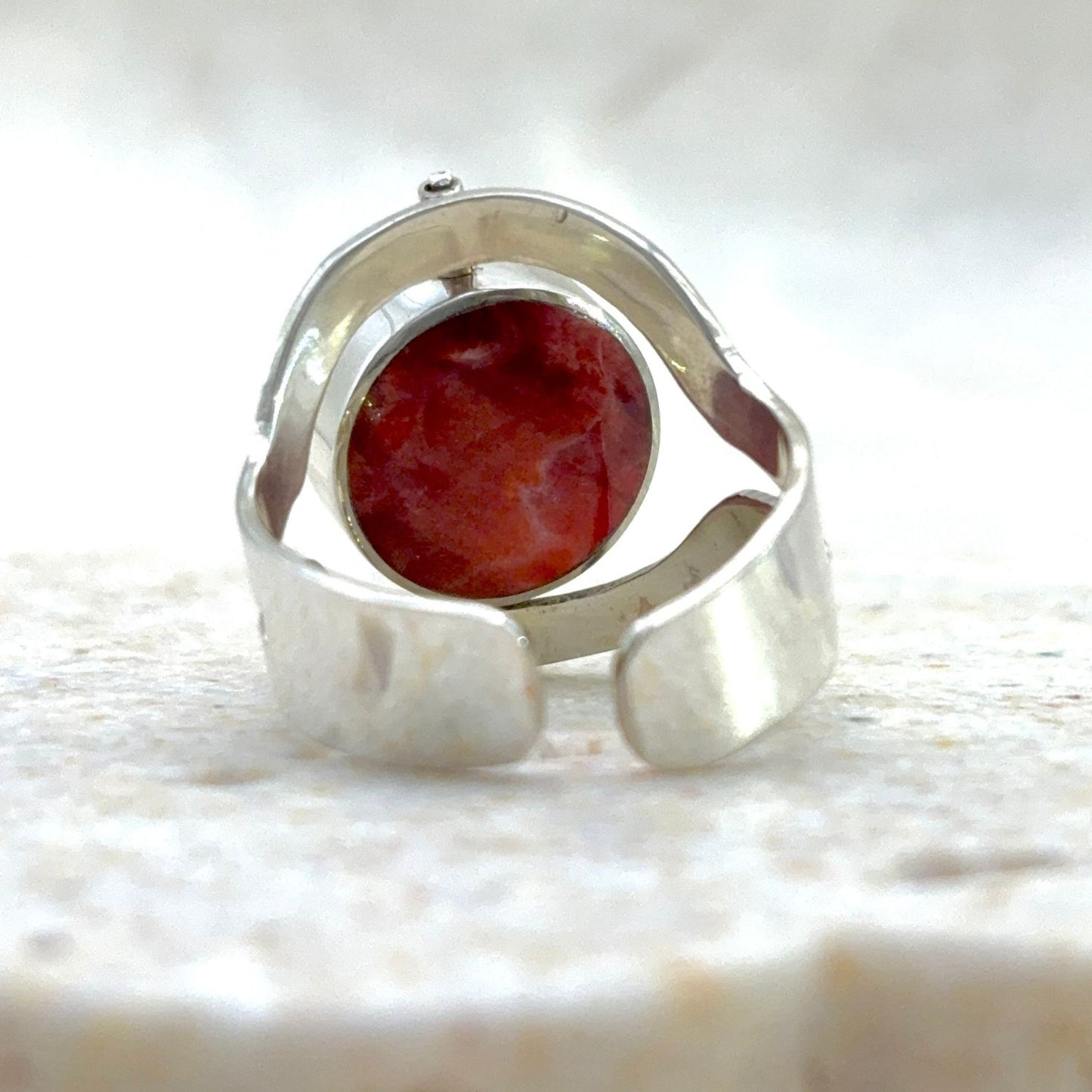 Bague Réversible ajustable en argent avec spondylus et nacre – vue arrière