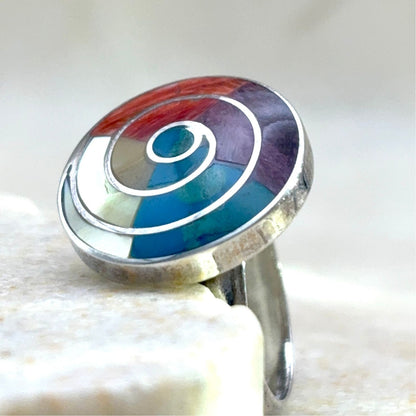 Détail de la Bague Spira en argent et matières naturelles