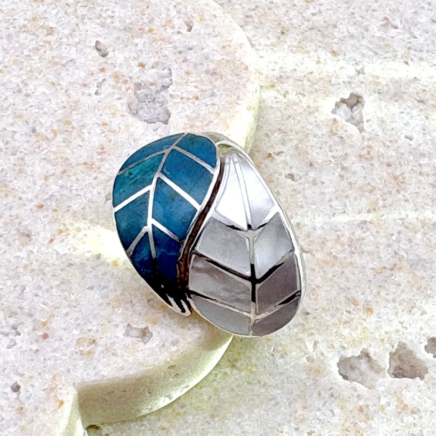 Bague Vita Double en argent avec chrysocolle et nacre, motif double feuille

