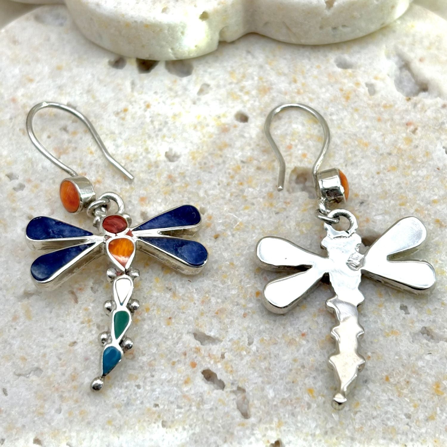 Dos des boucles d'oreilles Aéria en argent