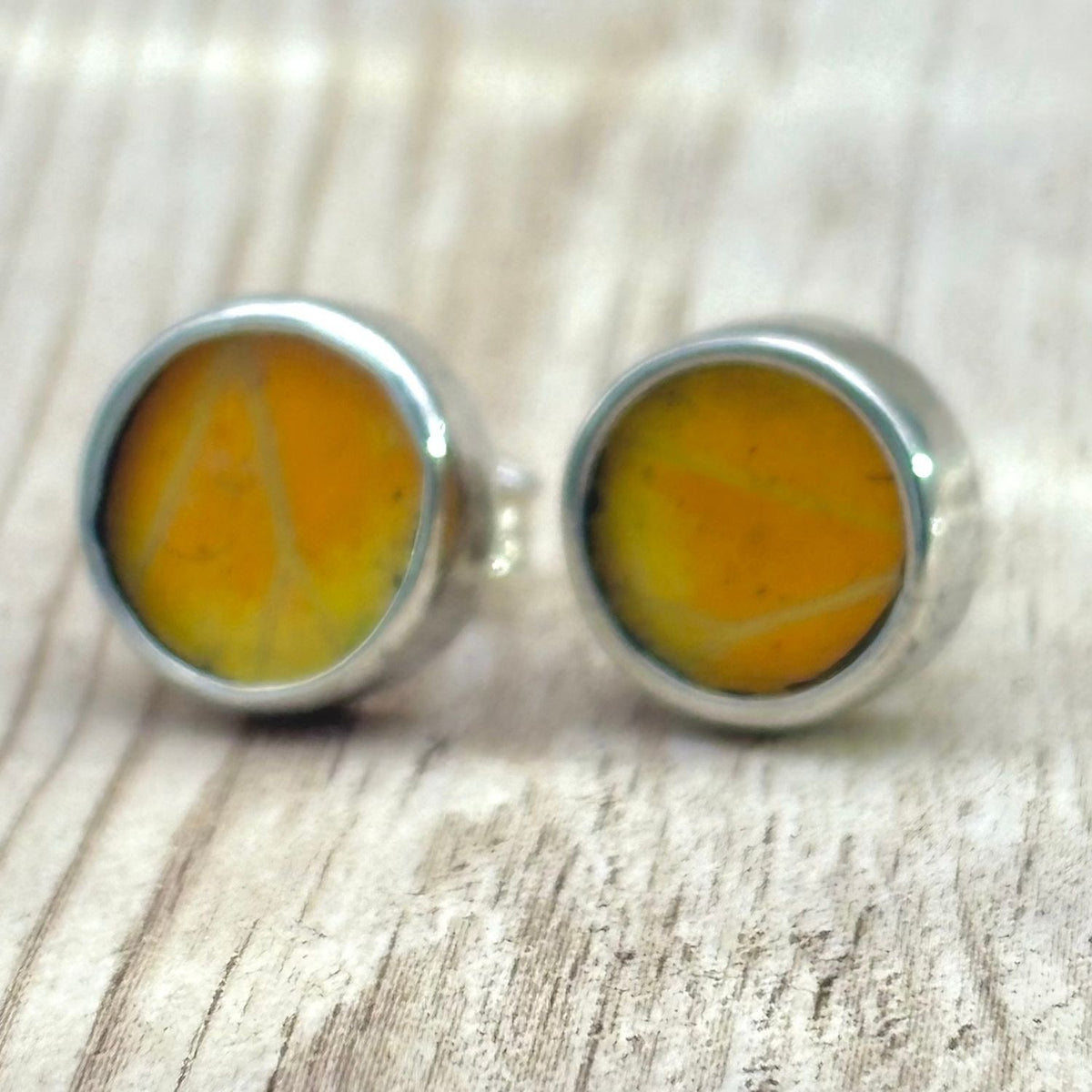 Boucles d’oreilles Azura Ronde en argent et ailes de papillon – Jaune lumineux