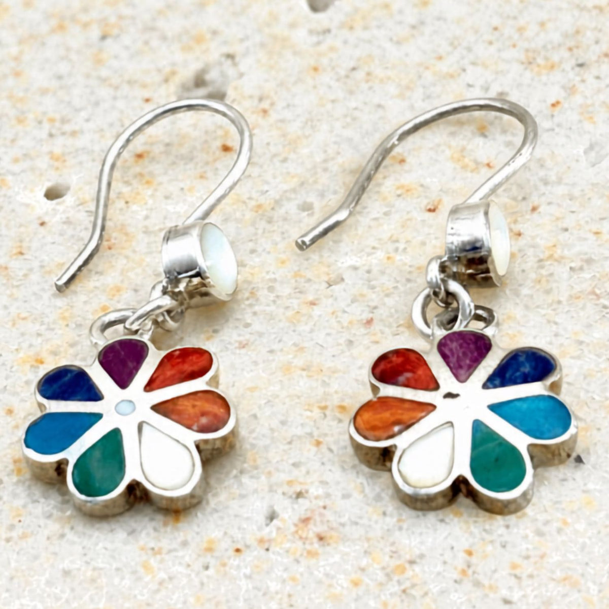 Boucles Flora artisanales en argent ornées de pierres naturelles multicolores