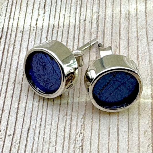 Boucles d'oreilles rondes en argent et ailes de papillon bleu profond 

