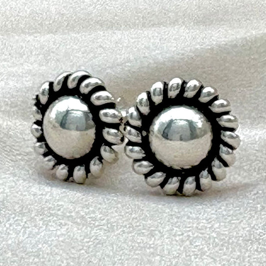 Boucles d’oreilles Soléa en argent aux détails contrastés