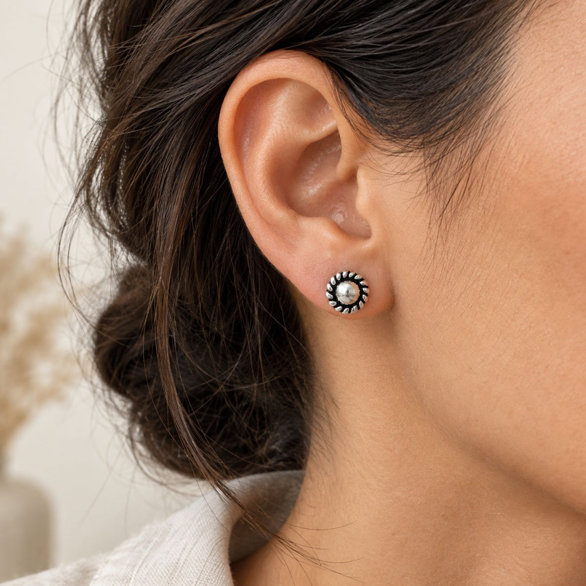 Boucles d’oreilles Soléa en argent portées à l’oreille