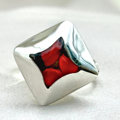  Détail de la bague Huayruro Facette en argent