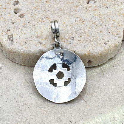 Dos du pendentif Oréa en argent montrant les finitions artisanales du bijou