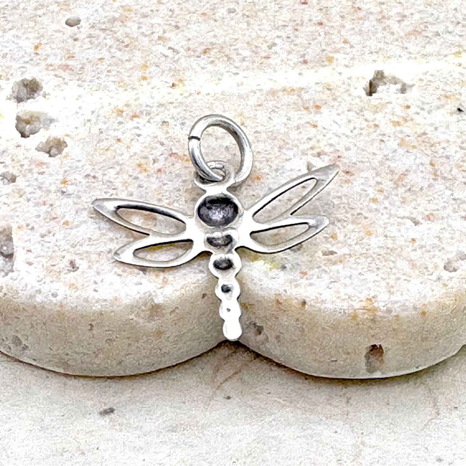 Dos du pendentif Élia en argent montrant les finitions artisanales du bijou