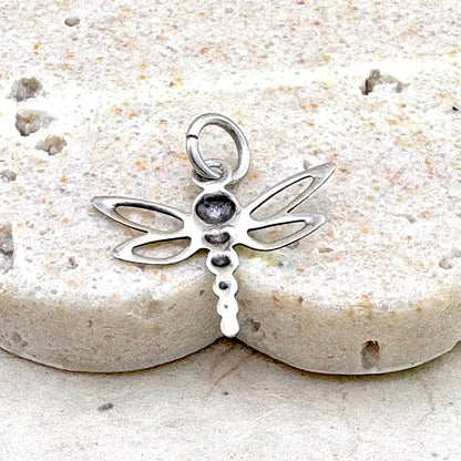 Dos du pendentif Élia en argent montrant les finitions artisanales du bijou