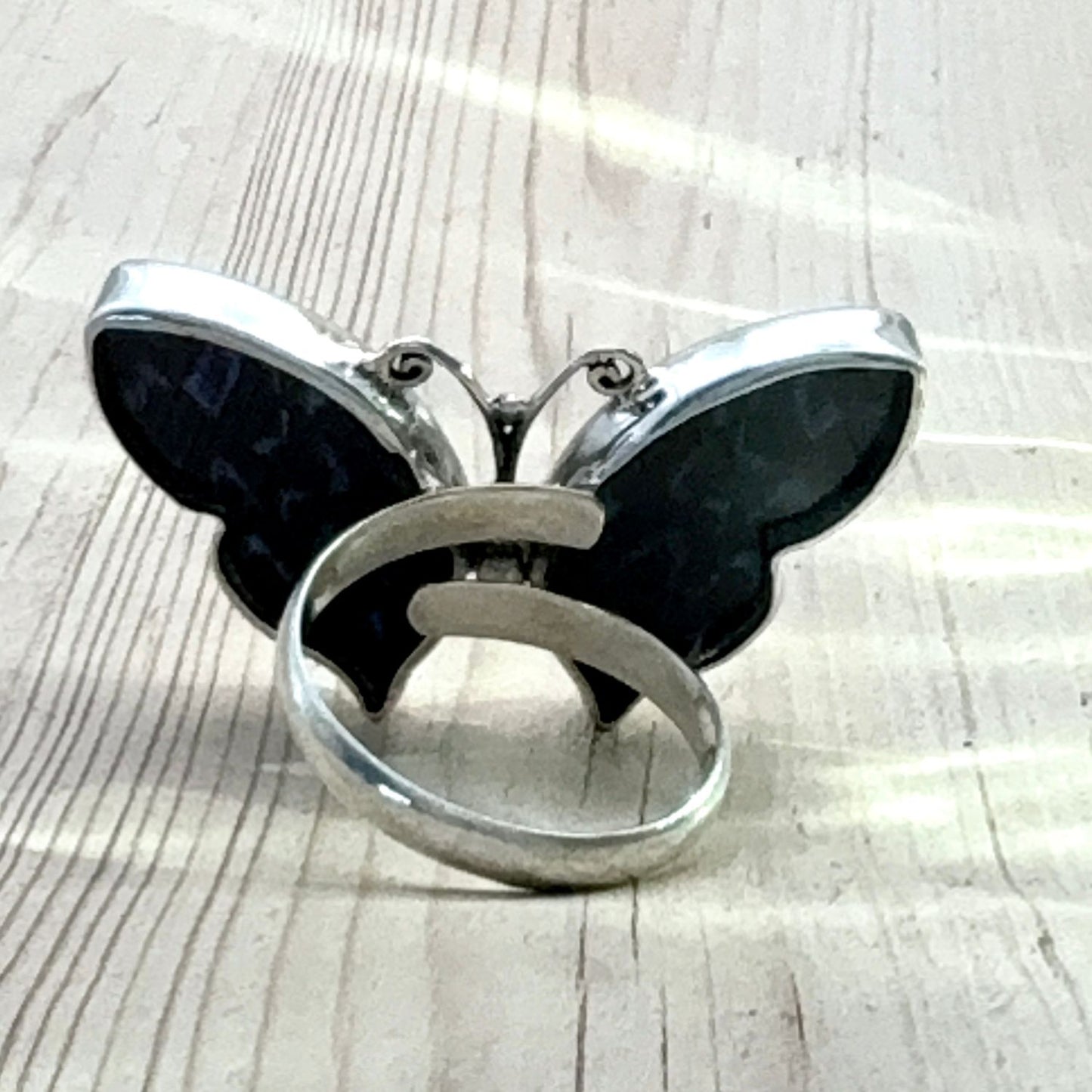 Grande Bague Azura Vert d’eau vue arrière avec anneau ajustable en argent