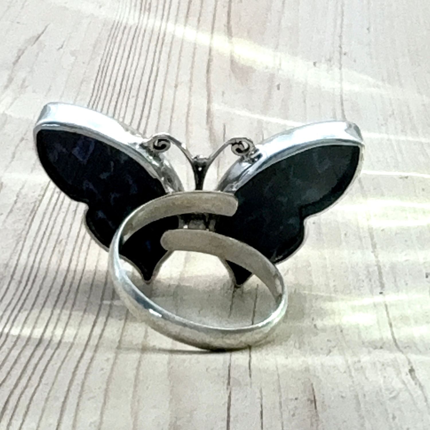 Grande Bague Azura Vert d’eau vue arrière avec anneau ajustable en argent