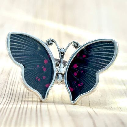 Grande Bague Azura en argent avec ailes de papillon naturelles Noir framboise