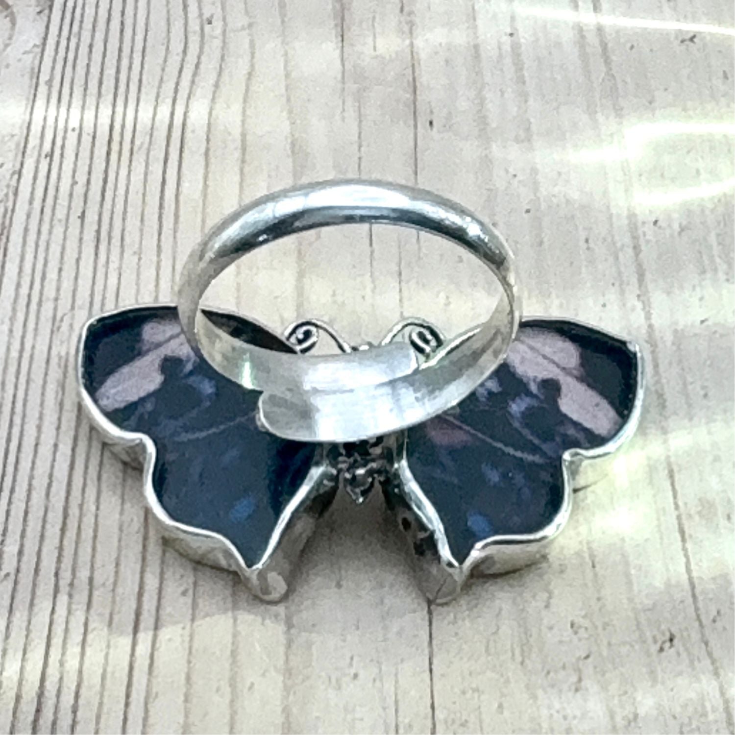 Grande Bague Azura Bleu céleste vue arrière avec anneau ajustable en argent
