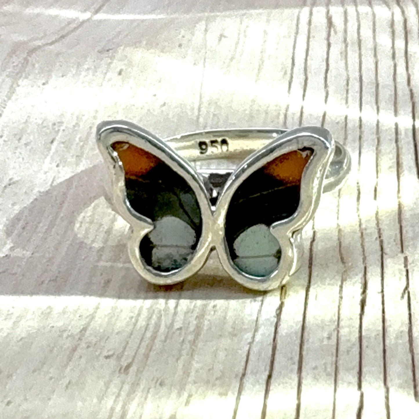 Petite Bague Azura Ambré nocturne en argent avec ailes de papillon naturelles