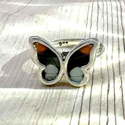 Petite Bague Azura Ambré nocturne en argent avec ailes de papillon naturelles