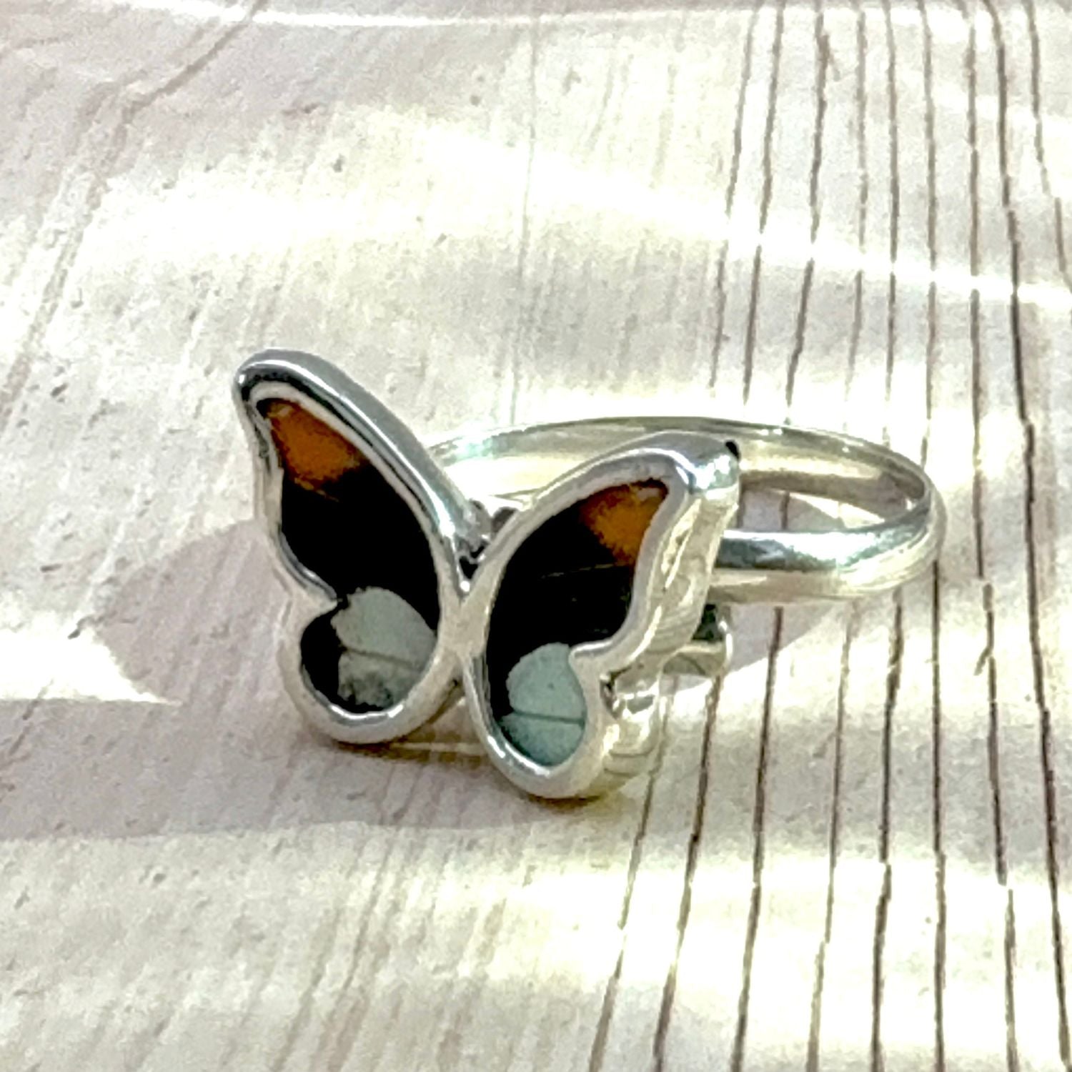 Petite Bague Azura Ambré nocturne en argent vue de côté avec anneau ajustable
