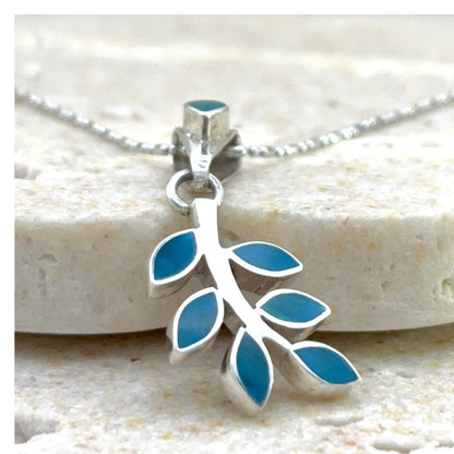 Pendentif Ramée bleu turquoise en argent et pierres naturelles avec chaîne