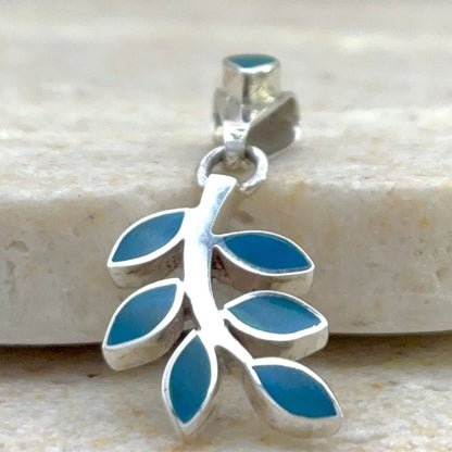 Pendentif Ramée bleu turquoise en argent et pierres naturelles – motif feuilles