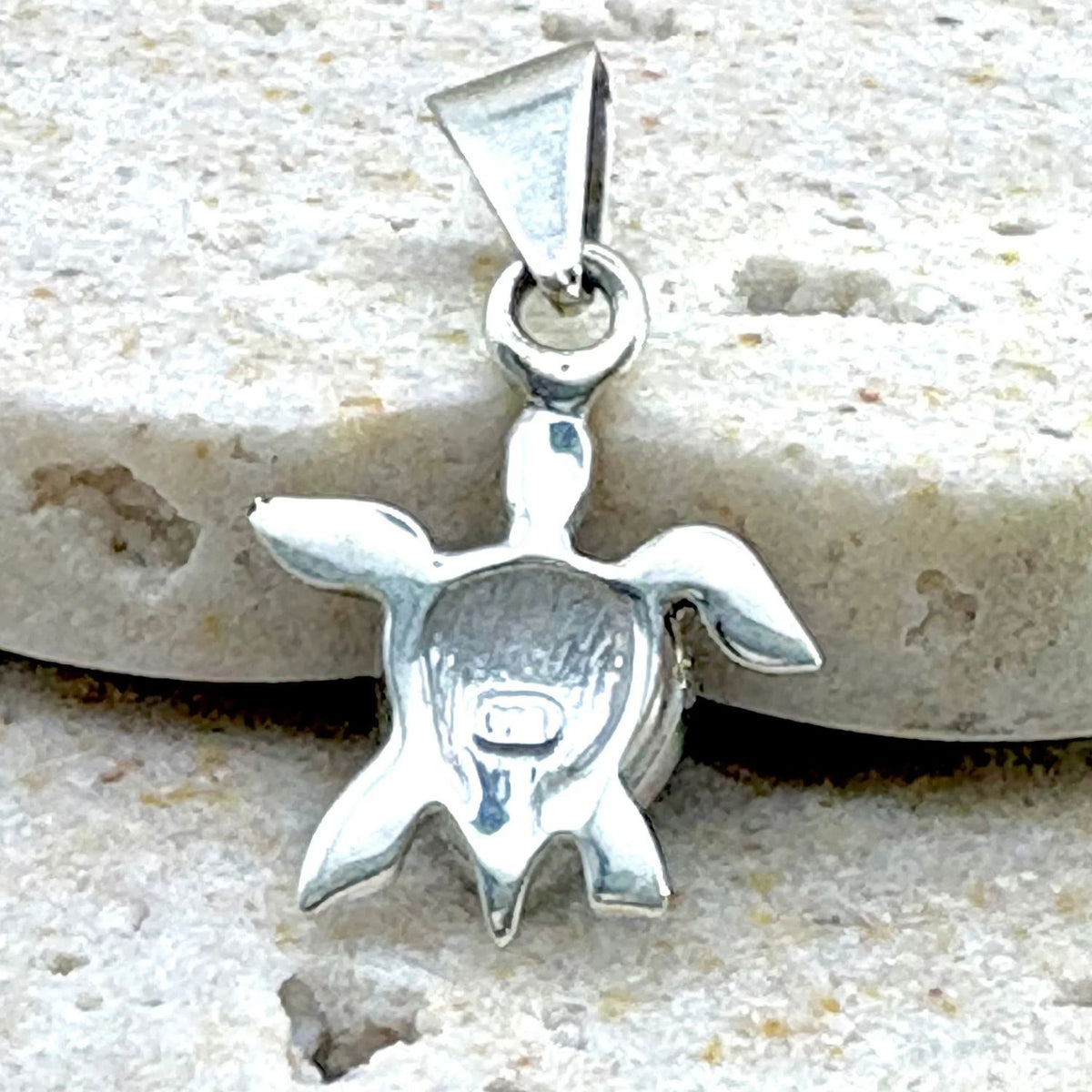 Pendentif Tortue en argent – vue arrière du motif