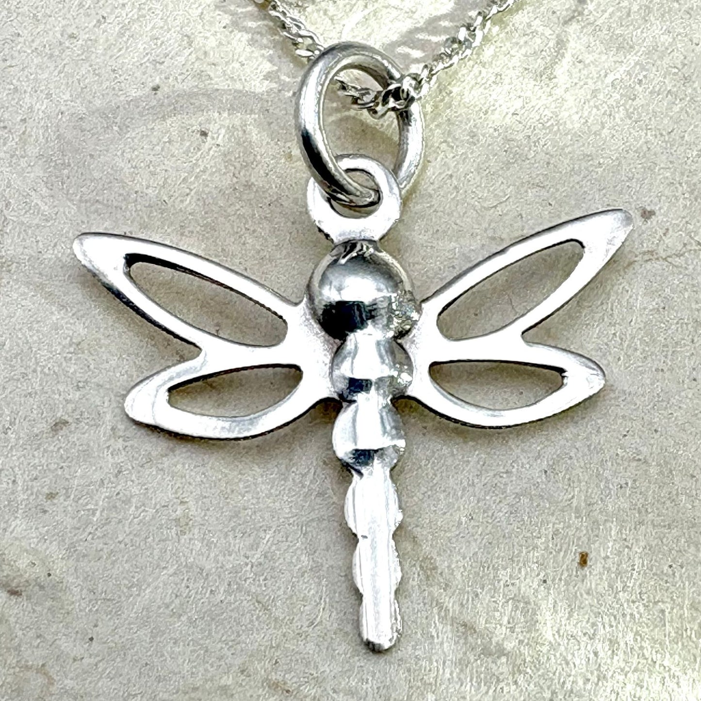 Pendentif Aeria en argent avec chaîne en argent 925 et motif libellule 