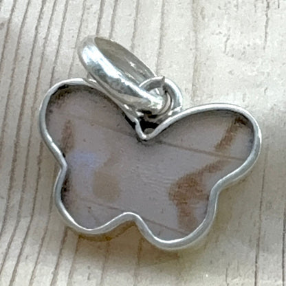 Dos du pendentif papillon Azura  beige