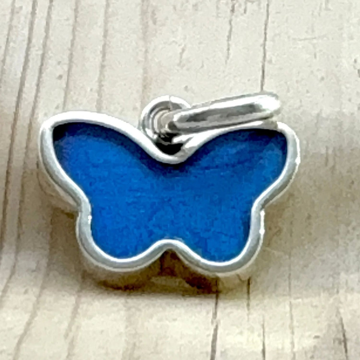 Pendentif Azura en argent avec véritable aile de papillon bleu intense