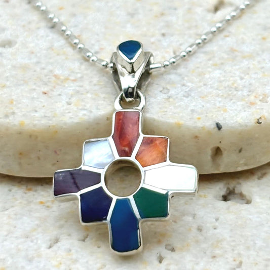 Pendentif Chakana en argent avec chrysocolle, sodalite, nacre et spondylus sur chaîne en argent 925 