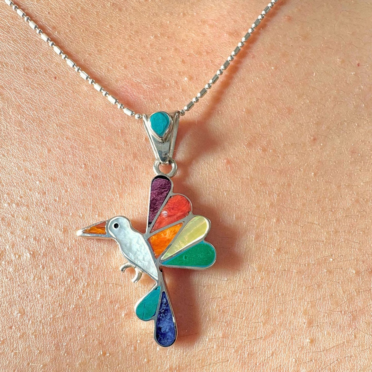 Pendentif Colibri porté avec chaîne en argent