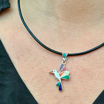  Pendentif Colibri sur ras-du-cou en cuir noir
