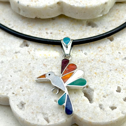 Pendentif Colibri sur ras-du-cou en cuir noir