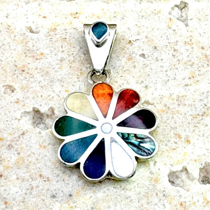 Pendentif Flora en argent avec incrustations de chrysocolle, sodalite, nacre et spondylus