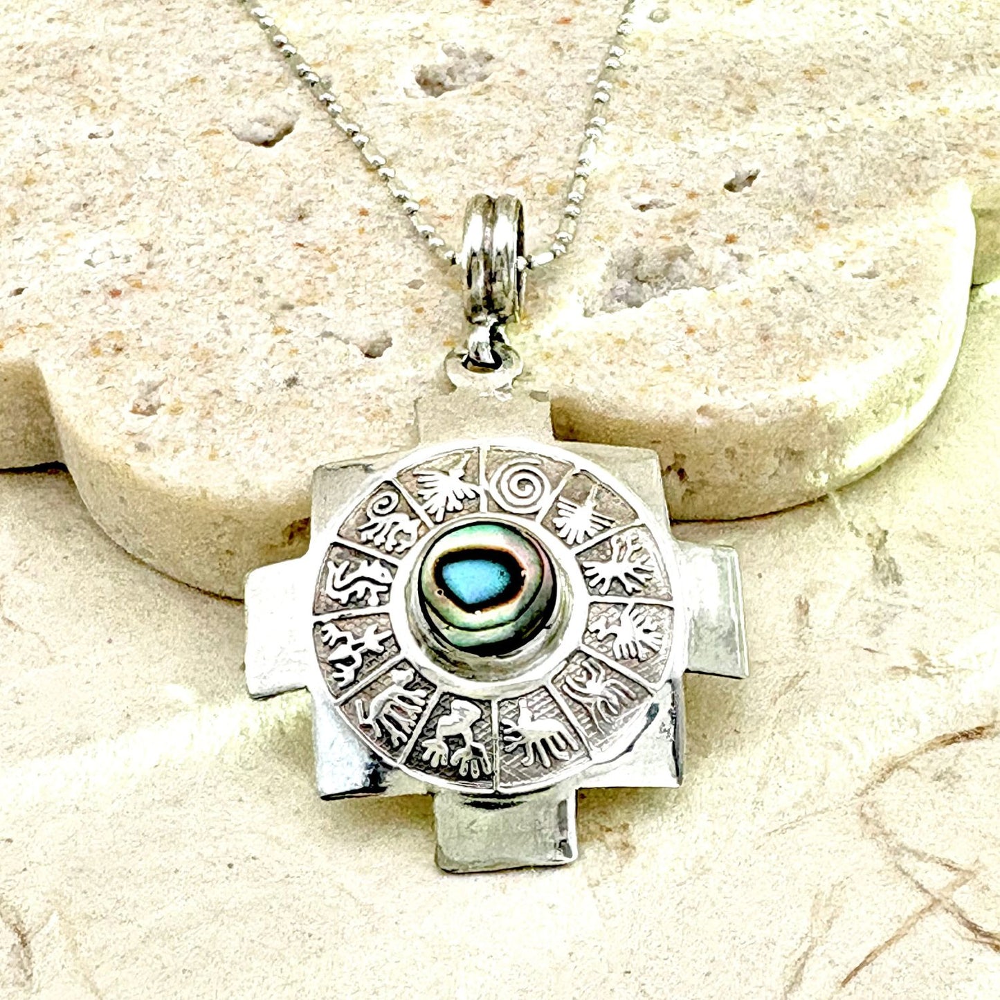 Pendentif Nexa en argent avec centre en chrysocolle naturelle de la collection Essentielle.
