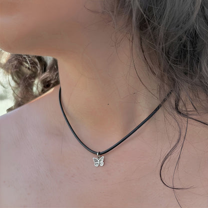 Pendentif Papillon Ombre porté avec ras-du-cou en cuir noir