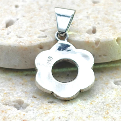Revers du pendentif Corolle en argent avec motif corolle ajourée
