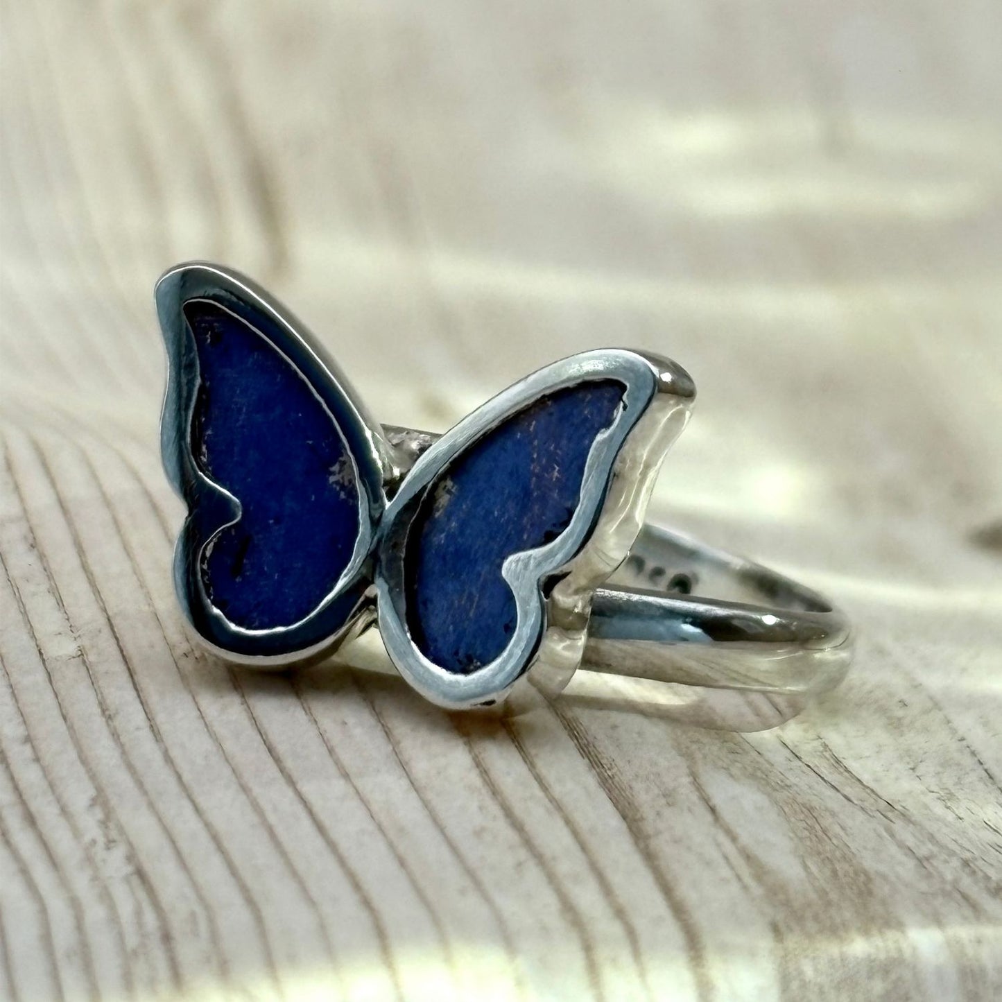 Petite Bague Azura en argent couleur bleu profond
