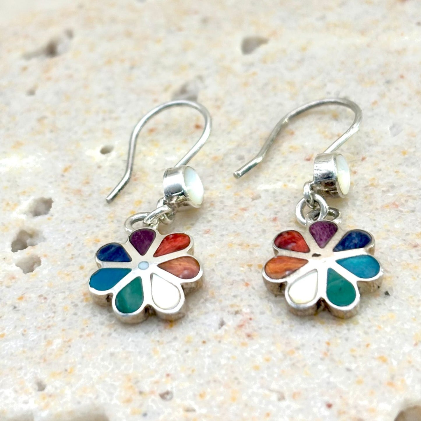 Boucles Flora artisanales en argent ornées de pierres naturelles multicolores