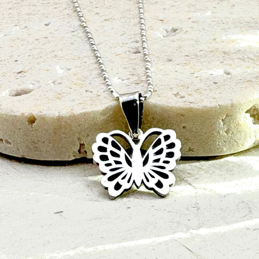 Pendentif Ailéa en argent en forme de papillon ajouré, création artisanale de la collection Essentielle