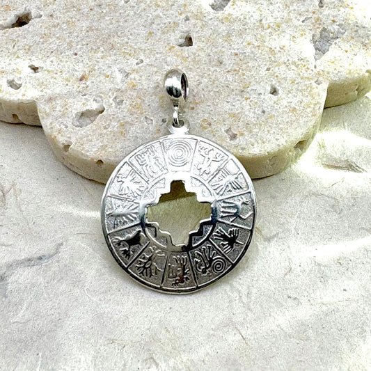 Pendentif Orizon en argent au motif géométrique ajouré, création artisanale de la collection Essentielle